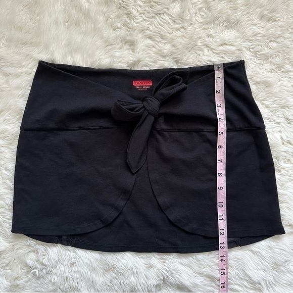 Spanx Skirt Wrap And Go Mini Athletic Tie Front Mesh Panel Black S/M - Picture 11 of 12